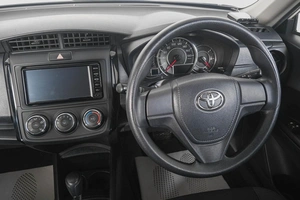 Седан Toyota Corolla Axio 2017 года, 1259000 рублей, Кемерово