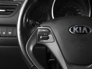 Седан Kia Rio 2015 года, 1200000 рублей, Омск