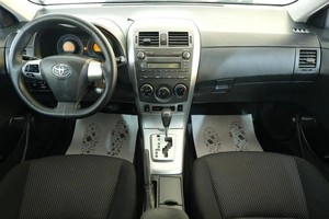 Седан Toyota Corolla 2011 года, 1039000 рублей, Омск
