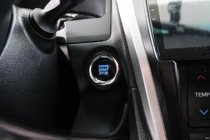 Седан Toyota Camry 2017 года, 2149000 рублей, Красноярск