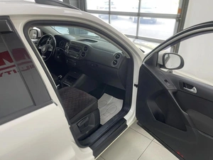Внедорожник Volkswagen Tiguan 2011 года, 1030000 рублей, Смоленск