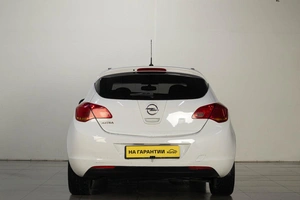 Хетчбэк Opel Astra 2011 года, 609000 рублей, Челябинск