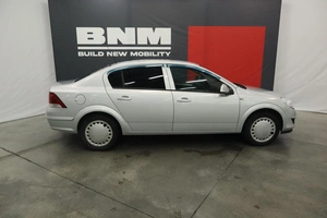 Седан Opel Astra 2012 года, 1050000 рублей, Курск