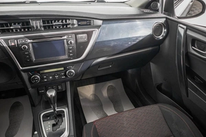 Хетчбэк Toyota Auris 2013 года, 1299000 рублей, Барнаул