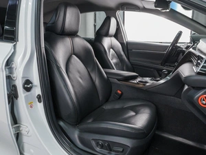 Седан Toyota Camry 2019 года, 3439000 рублей, Сургут