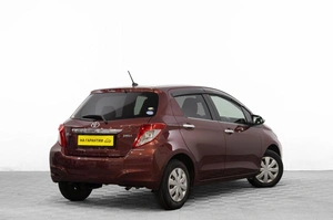 Хетчбэк Toyota Vitz 2012 года, 849000 рублей, Барнаул