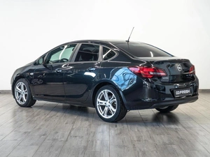 Седан Opel Astra 2013 года, 929000 рублей, Саратов