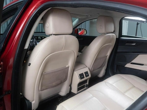 Седан Jaguar XE 2016 года, 1497000 рублей, Тюмень