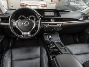 Седан Lexus ES 2013 года, 1989000 рублей, Саратов