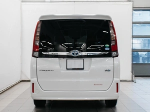 Минивэн Toyota Esquire 2016 года, 1699000 рублей, Красноярск