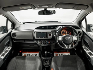 Хетчбэк Toyota Vitz 2015 года, 950000 рублей, Красноярск