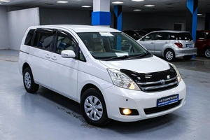 Минивэн Toyota Isis 2008 года, 998000 рублей, Солонцы