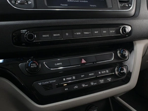 Минивэн Kia Carnival 2018 года, 2300000 рублей, Омск