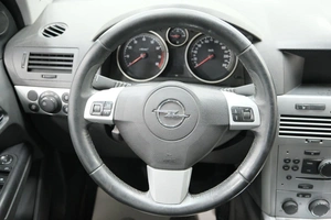 Хетчбэк Opel Astra 2014 года, 649000 рублей, Омск