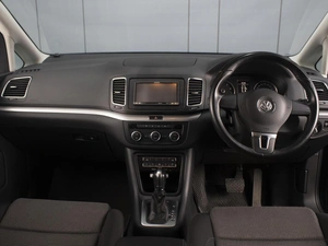 Минивэн Volkswagen Sharan 2012 года, 1290000 рублей, Омск