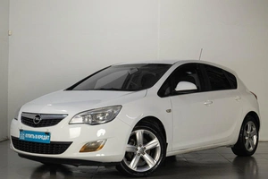 Хетчбэк Opel Astra 2011 года, 609000 рублей, Челябинск
