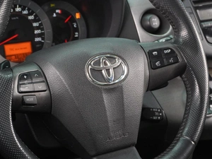 Внедорожник Toyota RAV4 2011 года, 1421000 рублей, Воронеж