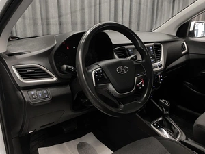 Седан Hyundai Solaris 2017 года, 1070000 рублей, Красноярск