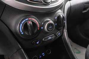 Хетчбэк Hyundai Solaris 2015 года, 999000 рублей, Красноярск