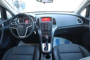 Хэтчбек Opel Astra 2013 года, 920000 рублей, Мирное