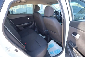 Седан Kia Rio 2015 года, 1080000 рублей, Мирное