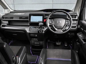 Минивэн Honda Stepwgn Spada 2021 года, 2949000 рублей, Кирилловка