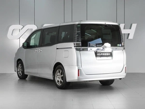 Минивэн Toyota Voxy 2017 года, 1865000 рублей, Минеральные Воды