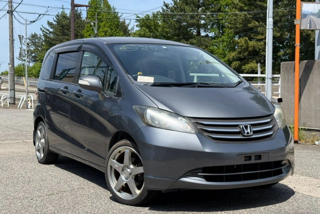Минивэн Honda Freed 2010 года, 720000 рублей, Красноярск