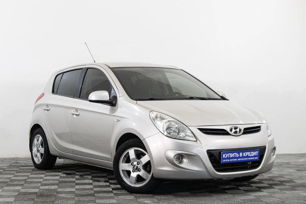 Хетчбэк Hyundai i20 2010 года, 569000 рублей, Сургут