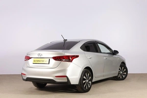 Седан Hyundai Solaris 2017 года, 1349000 рублей, Новосибирск