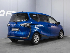 Минивэн Toyota Sienta 2019 года, 1240000 рублей, Омск