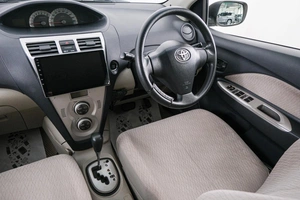Седан Toyota Belta 2005 года, 549000 рублей, Красноярск