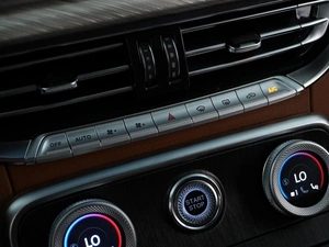 Седан Hongqi H9 2024 года, 4149046 рублей, Москва