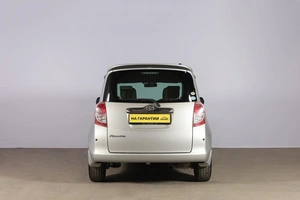 Хетчбэк Toyota Ractis 2010 года, 989000 рублей, Новосибирск