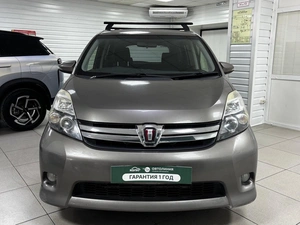 Минивэн Toyota Isis 2014 года, 1315000 рублей, Ачинск