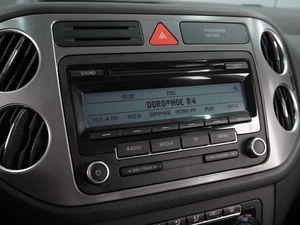 Внедорожник Volkswagen Tiguan 2010 года, 999000 рублей, Воронеж