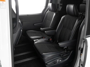 Минивэн Toyota Noah 2018 года, 2407000 рублей, Тюмень