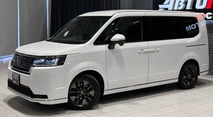 Минивэн Honda Stepwgn Spada 2022 года, 2897000 рублей, Красноярск