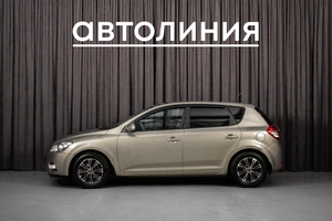 Хетчбэк Kia Ceed 2012 года, 750000 рублей, Красноярск