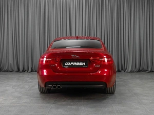 Седан Jaguar XE 2016 года, 1497000 рублей, Тюмень