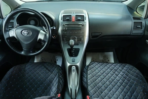 Хетчбэк Toyota Auris 2007 года, 859000 рублей, Омск