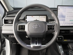 Внедорожник Toyota RAV4 2026 года, 4600000 рублей, Омск
