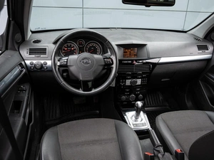 Хетчбэк Opel Astra 2010 года, 595000 рублей, Краснодар