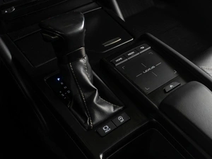 Седан Lexus ES 2019 года, 3649000 рублей, Тюмень