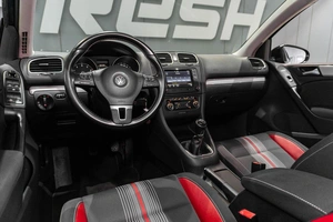 Хетчбэк Volkswagen Golf 2012 года, 899000 рублей, Петрозаводск