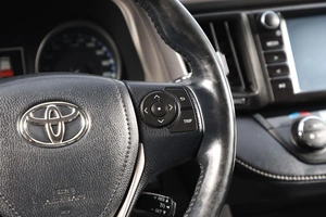 Внедорожник Toyota RAV4 2017 года, 2449000 рублей, Новосибирск