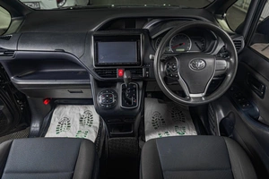 Минивэн Toyota Voxy 2015 года, 1699000 рублей, Томск