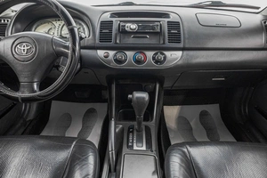 Седан Toyota Camry 2001 года, 689000 рублей, Барнаул