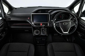 Минивэн Toyota Voxy 2018 года, 2229000 рублей, Челябинск