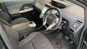 Универсал Toyota Prius V 2016 года, 1310000 рублей, Красноярск